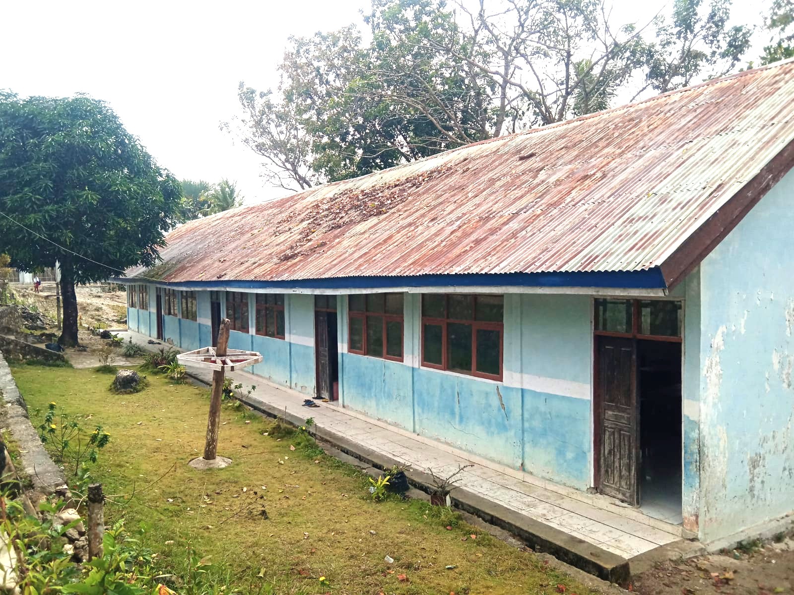 Gambar SDK Yaswari Letemneo