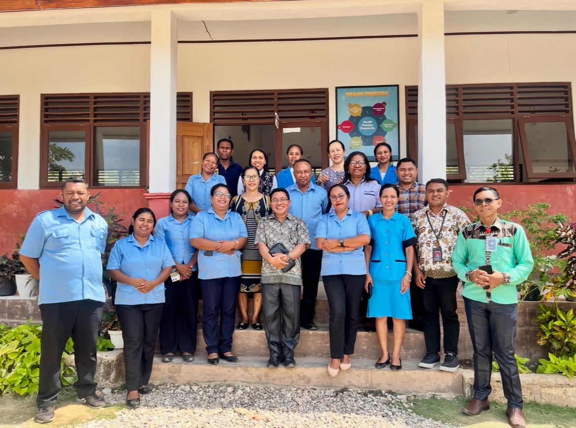 Sutradara Pembelajaran di Lembah Sunyi Oekabiti